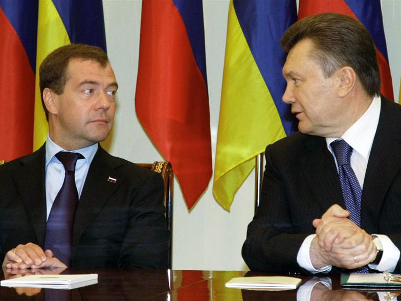 Ukraine's President Viktor Yanukovych (right) with his Russian counterpart Dmitry Medvedev in Kharkiv